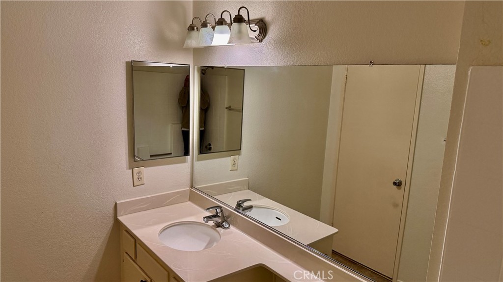 25152 Steinbeck Avenue Stevenson Ranch, CA 91381 - Photo 27 of 31