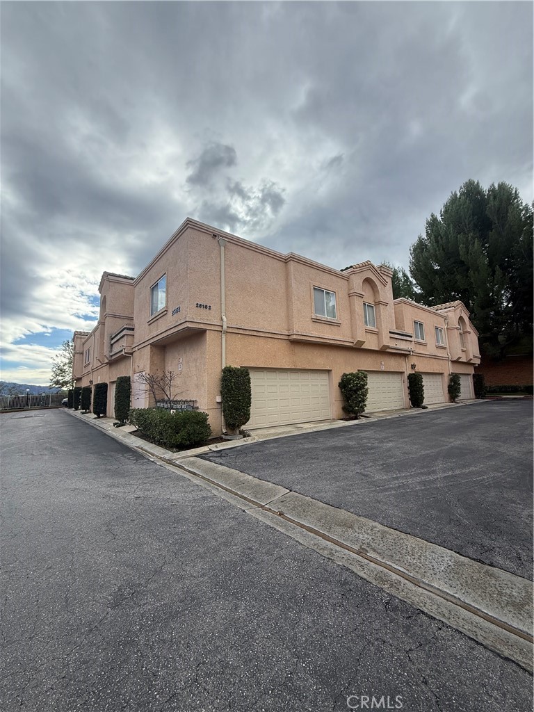 25152 Steinbeck Avenue Stevenson Ranch, CA 91381 - Photo 3 of 31