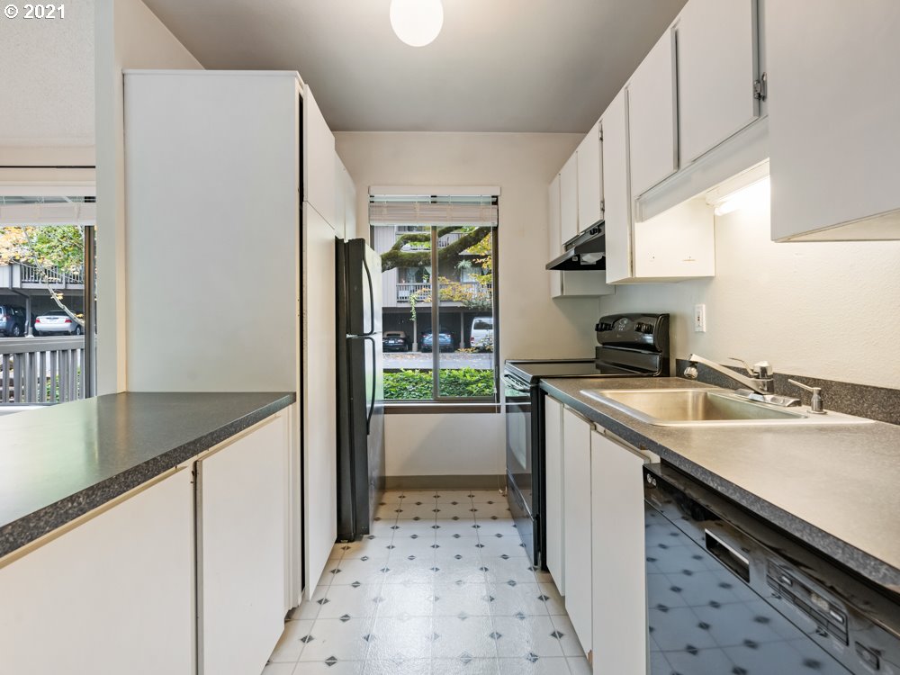 7714 Southwest Barnes Road, Unit A Portland, OR 97225 - Photo 12 of 32 Gallery Image 12