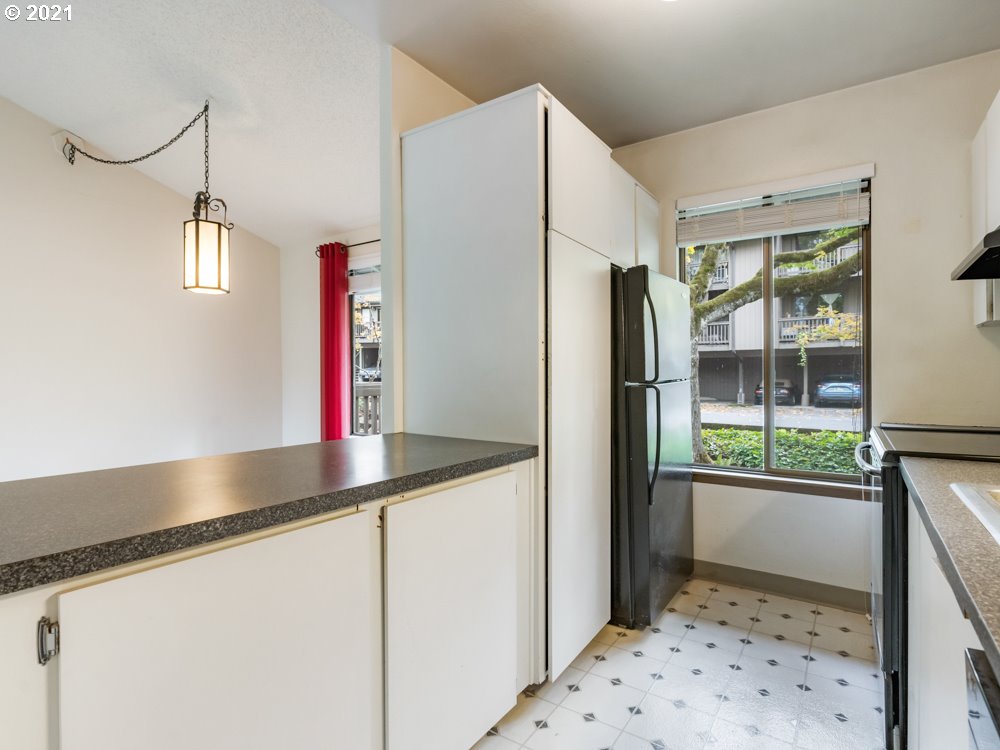 7714 Southwest Barnes Road, Unit A Portland, OR 97225 - Photo 13 of 32 Gallery Image 13