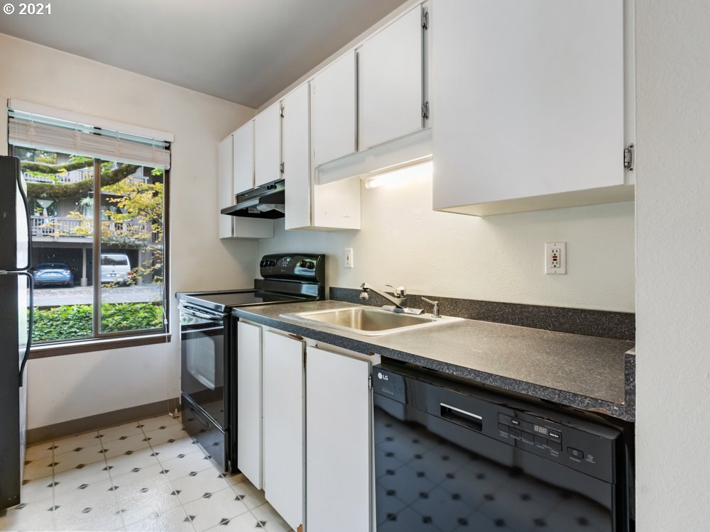 7714 Southwest Barnes Road, Unit A Portland, OR 97225 - Photo 14 of 32 Gallery Image 14