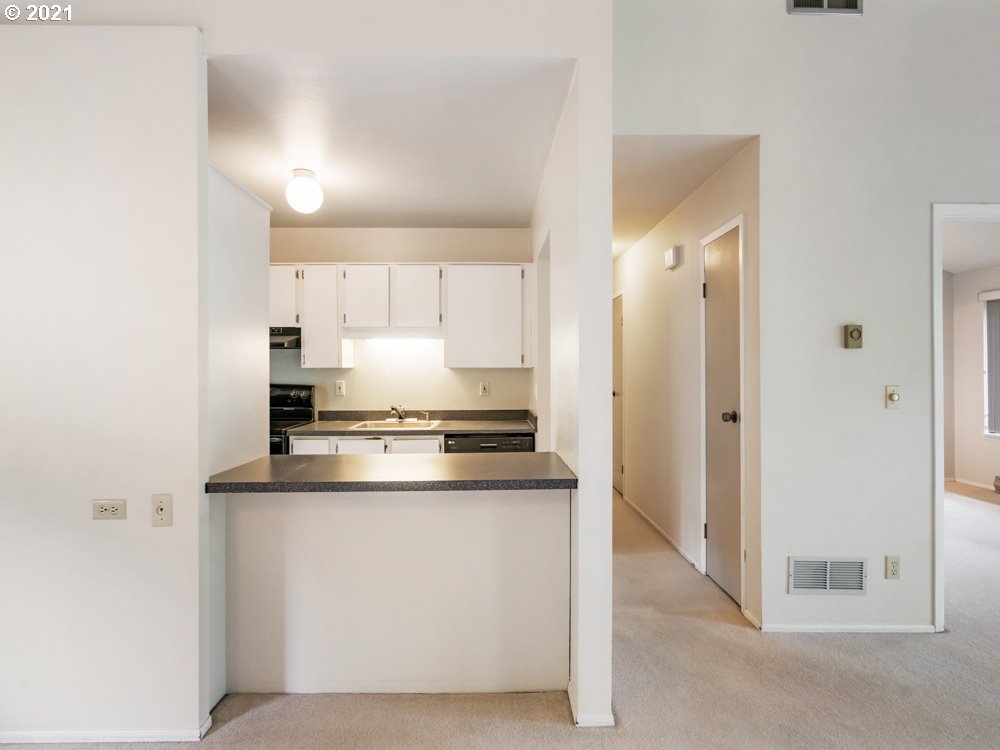 7714 Southwest Barnes Road, Unit A Portland, OR 97225 - Photo 16 of 32 Gallery Image 16