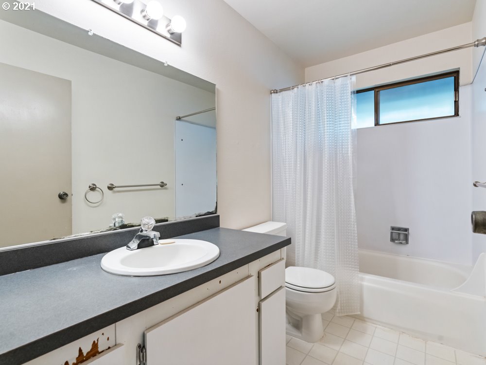 7714 Southwest Barnes Road, Unit A Portland, OR 97225 - Photo 23 of 32 Gallery Image 23