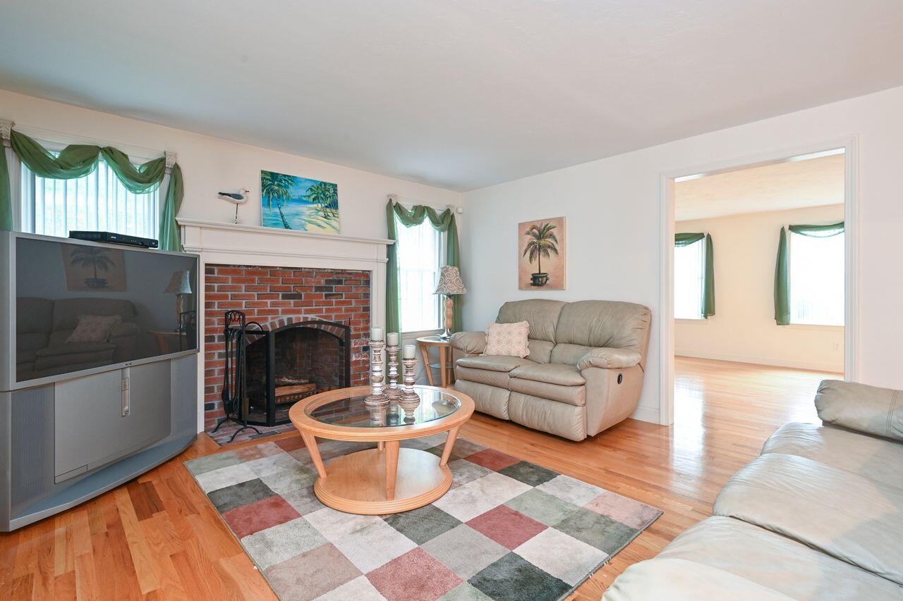 8 Harlow Farm Road Sagamore Beach, MA 02562 - Photo 6 of 39 DSC_7786
