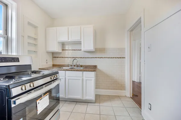 $1,645 | 2749 North Kilbourn Avenue, Unit 2, Chicago, IL 60639