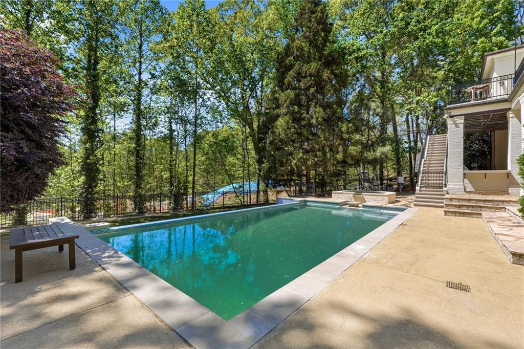 218 Londonberry Road Northwest Atlanta, GA 30327 - Photo 71 of 81