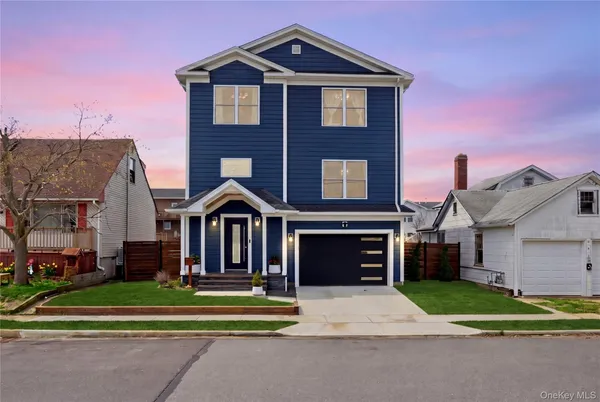 $899,900 | 909 South 5th Street, Lindenhurst, NY 11757