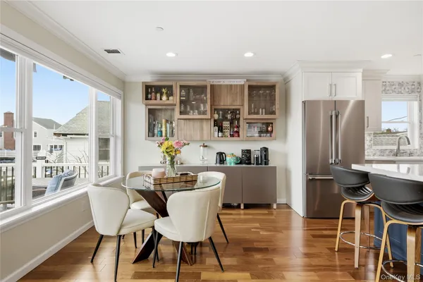 $899,900 | 909 South 5th Street, Lindenhurst, NY 11757