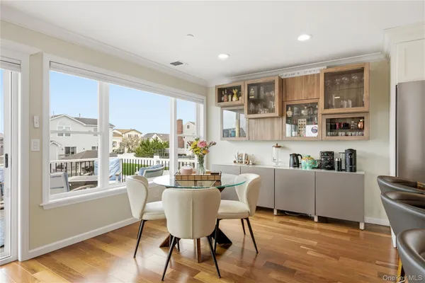 $899,900 | 909 South 5th Street, Lindenhurst, NY 11757