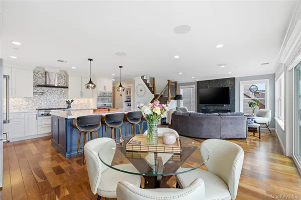 $899,900 | 909 South 5th Street, Lindenhurst, NY 11757