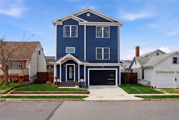 $899,900 | 909 South 5th Street, Lindenhurst, NY 11757