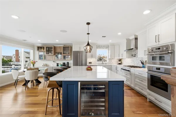 $899,900 | 909 South 5th Street, Lindenhurst, NY 11757