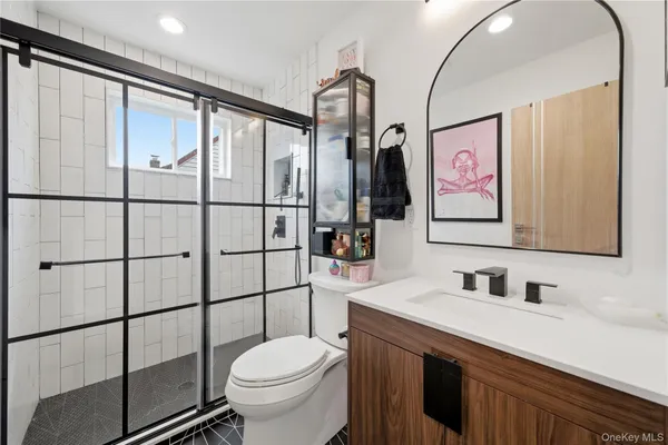 $899,900 | 909 South 5th Street, Lindenhurst, NY 11757