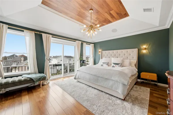 $899,900 | 909 South 5th Street, Lindenhurst, NY 11757