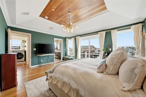 $899,900 | 909 South 5th Street, Lindenhurst, NY 11757