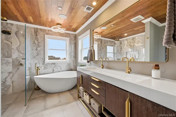 $899,900 | 909 South 5th Street, Lindenhurst, NY 11757