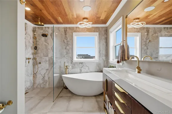 $899,900 | 909 South 5th Street, Lindenhurst, NY 11757