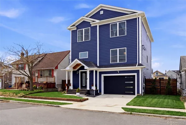 $899,900 | 909 South 5th Street, Lindenhurst, NY 11757