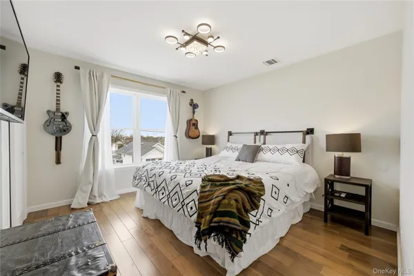 $899,900 | 909 South 5th Street, Lindenhurst, NY 11757