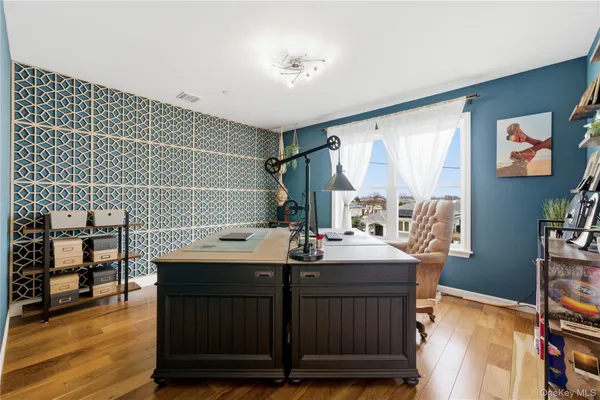 $899,900 | 909 South 5th Street, Lindenhurst, NY 11757