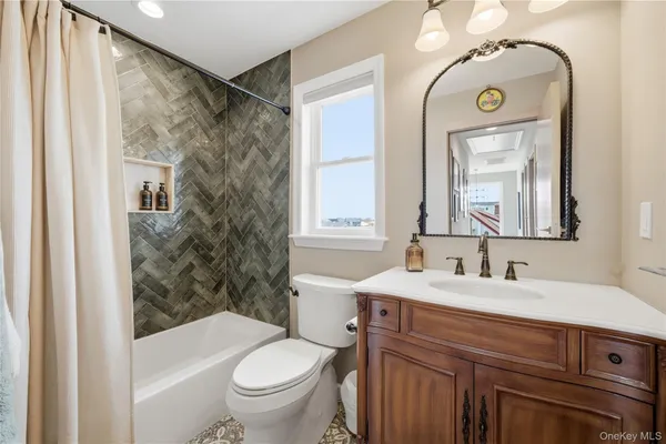 $899,900 | 909 South 5th Street, Lindenhurst, NY 11757