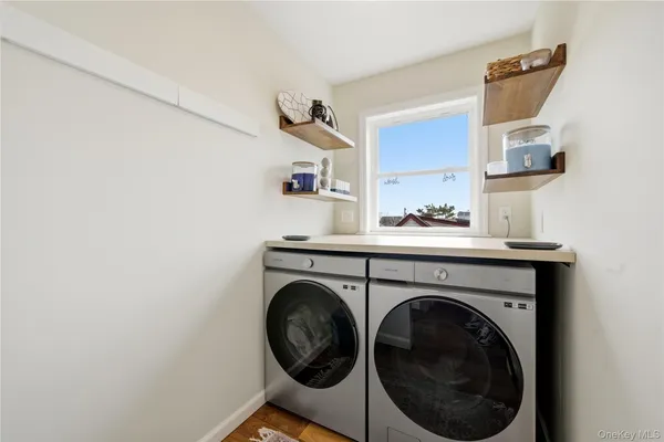 $899,900 | 909 South 5th Street, Lindenhurst, NY 11757