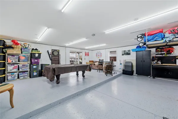 $899,900 | 909 South 5th Street, Lindenhurst, NY 11757