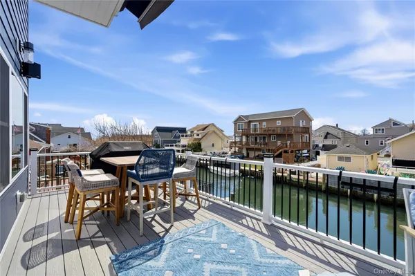 $899,900 | 909 South 5th Street, Lindenhurst, NY 11757