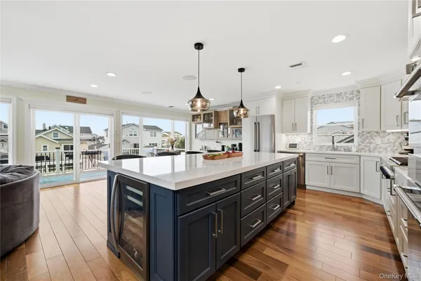 $899,900 | 909 South 5th Street, Lindenhurst, NY 11757