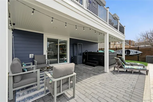 $899,900 | 909 South 5th Street, Lindenhurst, NY 11757