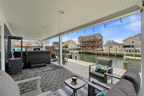 $899,900 | 909 South 5th Street, Lindenhurst, NY 11757