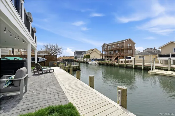 $899,900 | 909 South 5th Street, Lindenhurst, NY 11757