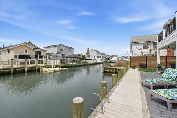 $899,900 | 909 South 5th Street, Lindenhurst, NY 11757