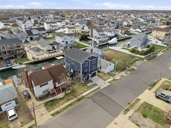 $899,900 | 909 South 5th Street, Lindenhurst, NY 11757