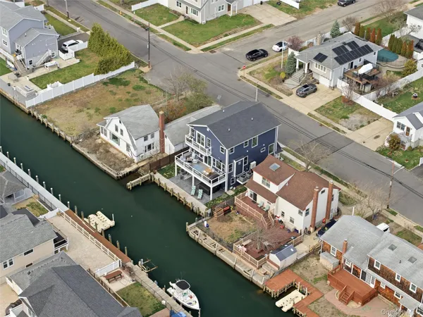 $899,900 | 909 South 5th Street, Lindenhurst, NY 11757