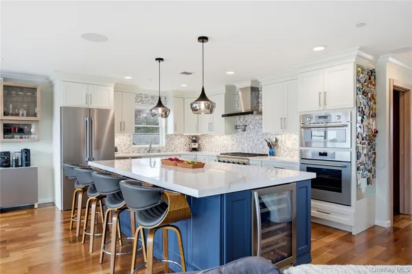 $899,900 | 909 South 5th Street, Lindenhurst, NY 11757