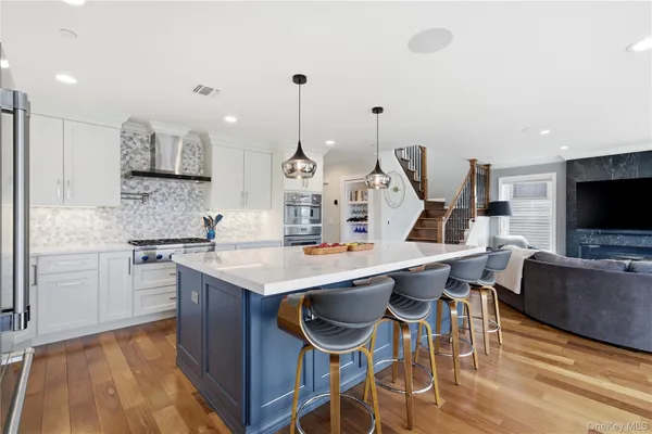 $899,900 | 909 South 5th Street, Lindenhurst, NY 11757