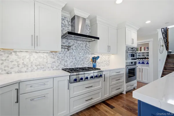 $899,900 | 909 South 5th Street, Lindenhurst, NY 11757