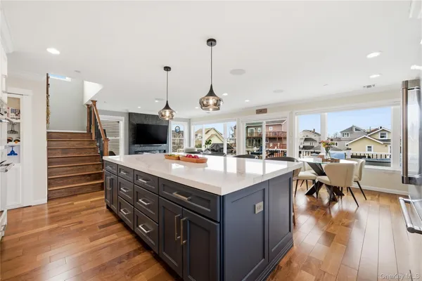 $899,900 | 909 South 5th Street, Lindenhurst, NY 11757