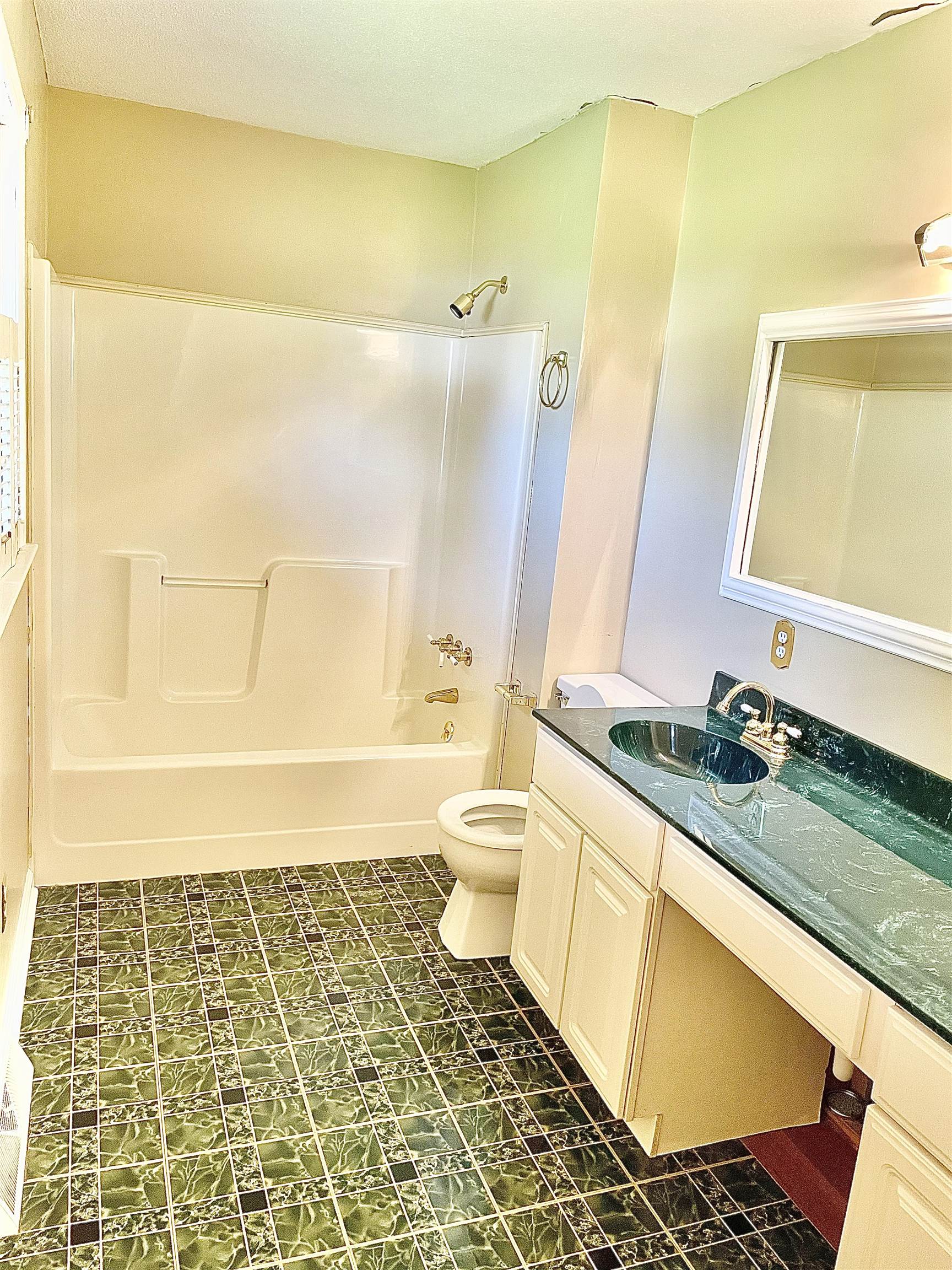 322 Thompson Road Chesnee, SC 29323 - Photo 23 of 32 Gallery Image 23