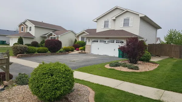 $2,600 | 2111 Lolo Pass Drive, Plainfield, IL 60586