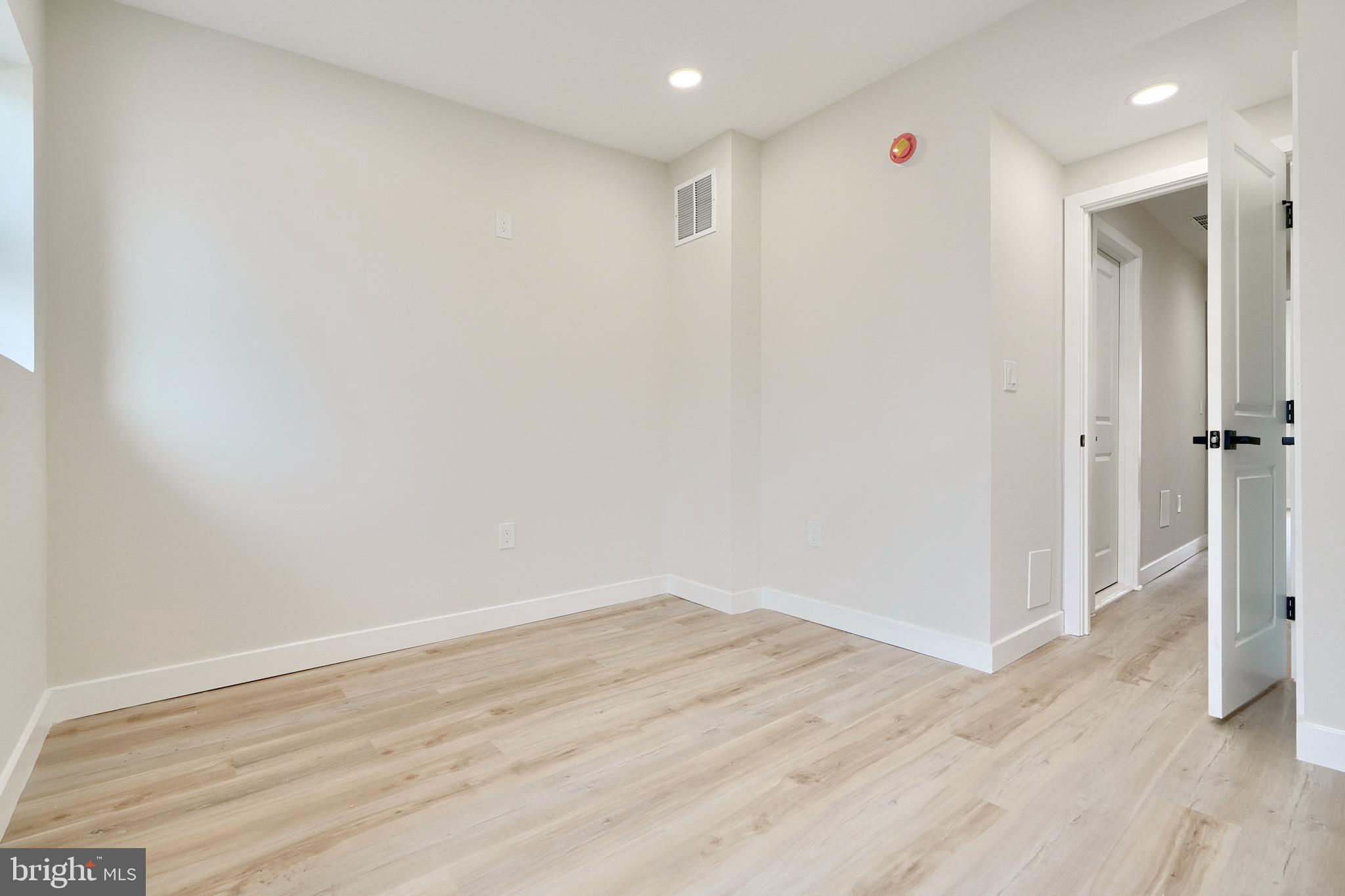 602 South Streeper Street Baltimore, MD 21224 - Photo 17 of 31