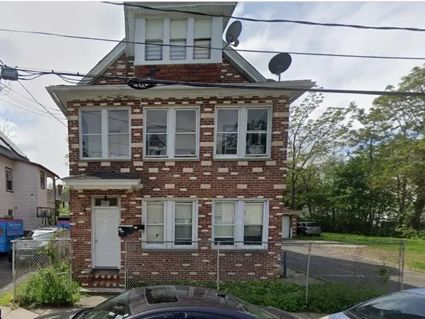 $1,700 | 21 Chapel Street, Unit 2, Springfield, MA 01109