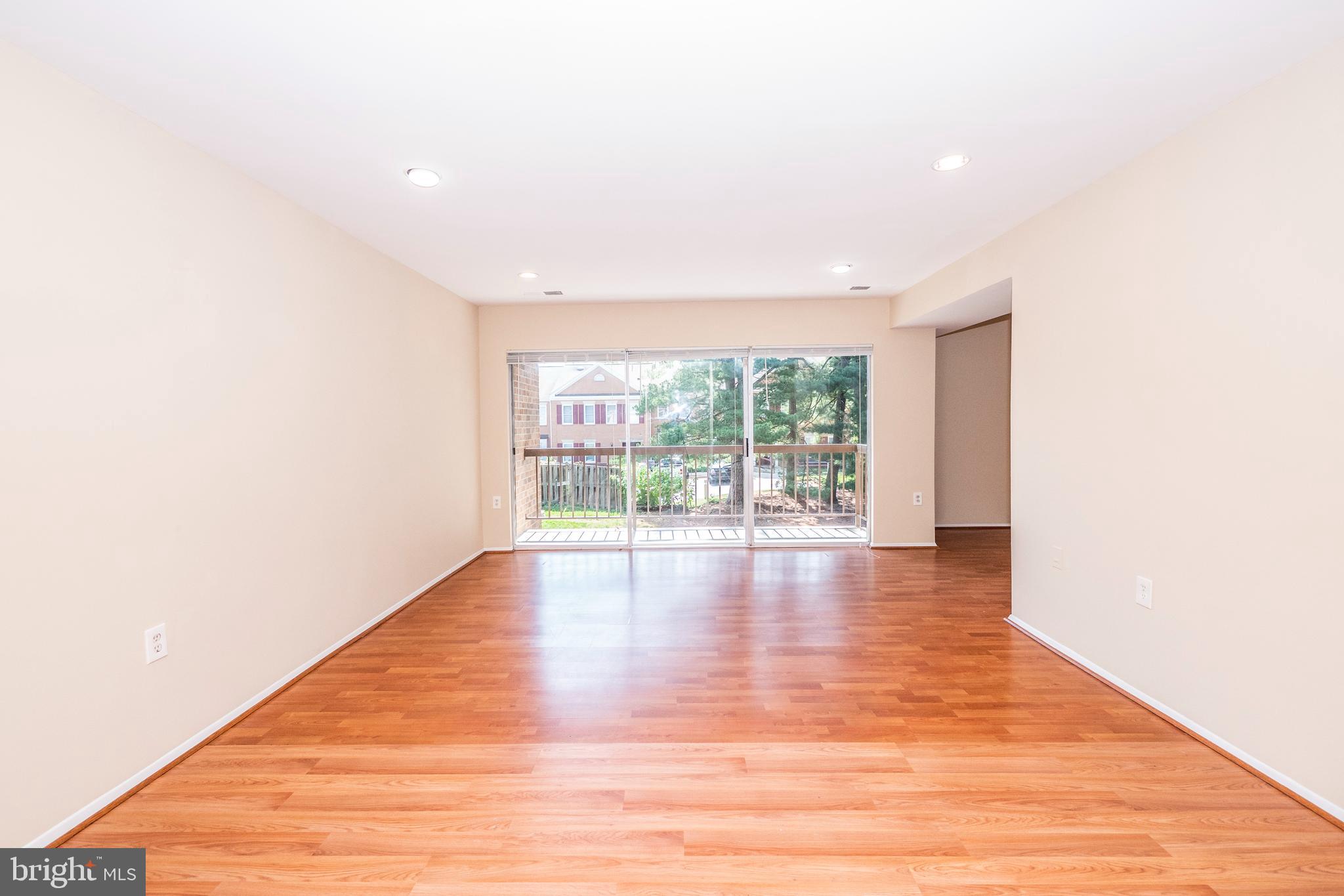 18602 Walkers Choice Road, Unit 4 Gaithersburg, MD 20886 - Photo 5 of 34 Main Level - Living Room