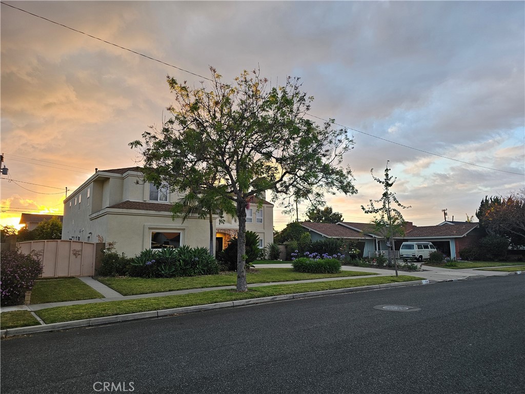 11541 Donovan Road Rossmoor, CA 90720 - Photo 4 of 51 Lots of street parking