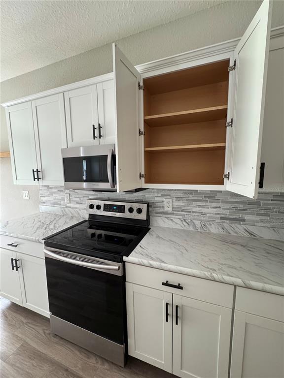 5515 Southeast 91st Street Ocala, FL 34480 - Photo 11 of 40 a kitchen with cabinets and appliances