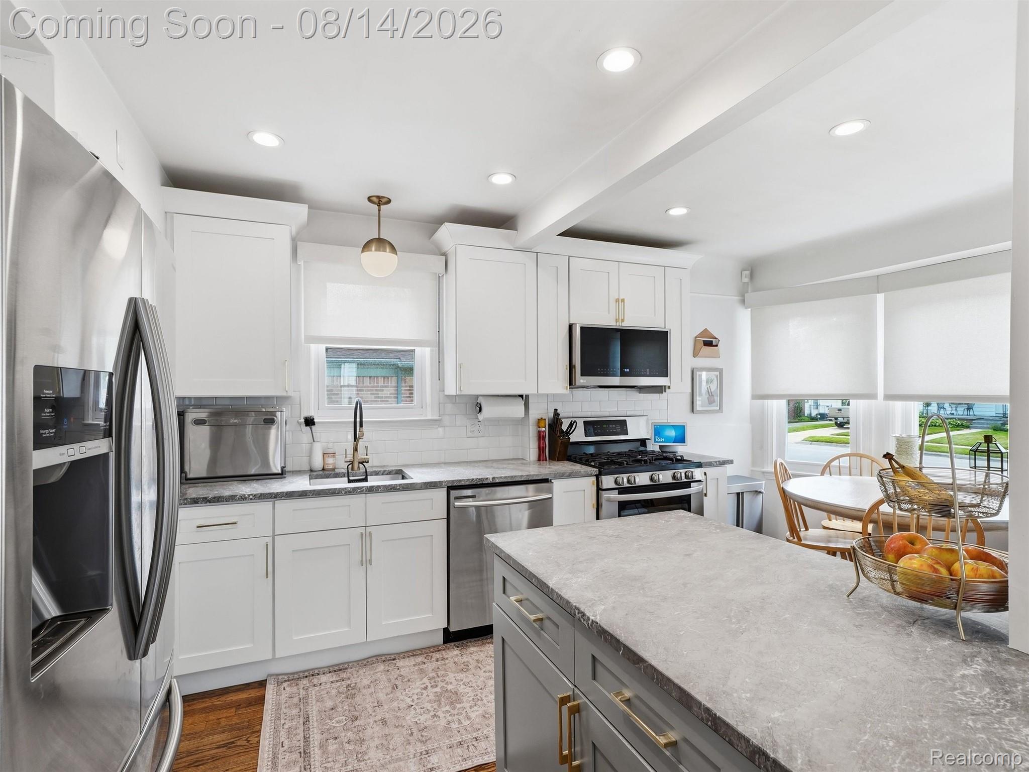 2056 Cambridge Road Berkley, MI 48072 - Photo 5 of 25 18-DSC01539_replaced_camera.jpg