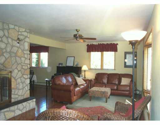 167 Ridgewood Road Pittsburgh, PA 15237 - Photo 2 of 8 Living Room.