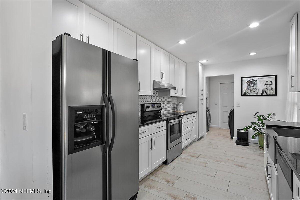 7335 Floral Ridge Drive Jacksonville, FL 32277 - Photo 11 of 31 11-Kitchen