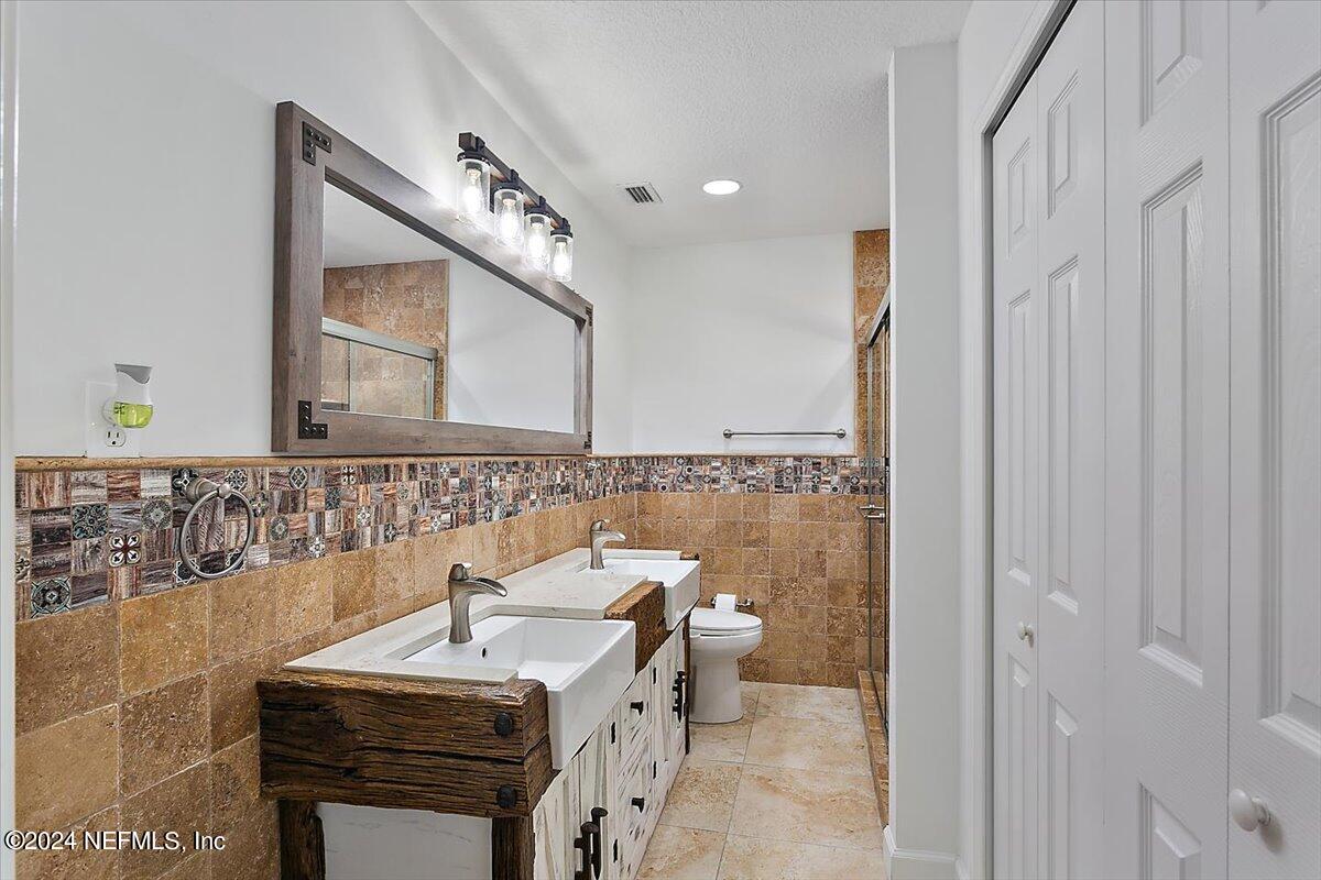7335 Floral Ridge Drive Jacksonville, FL 32277 - Photo 17 of 31 17-Primary Bathroom